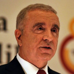 Galatasaray başkanı Ünal Aysal, transferdeki tüm detaylar hakında açıklamalarda bulundu. Onur'dan Sneijder'a kadar konuşulan her isimle iligili açıklamalarda bulunan Aysal şu ifadeleri kullandı.