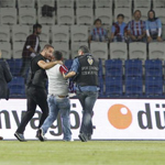 İstanbul Başakşehir - Trabzonspor maçında istenmeyen görüntüler yaşandı.
