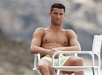 Dünyanın en ünlü futbol yıldızları Cristiano Ronaldo ve Lionel Messi, tatilde pişti oldu. 