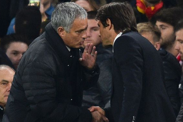 Manchester United menajeri Jose Mourinho, Benfica'yı 1-0 yendikleri maçın ardından Chelsea menajeri Antonio Conte ile yeni bir polemik başlattı. 
