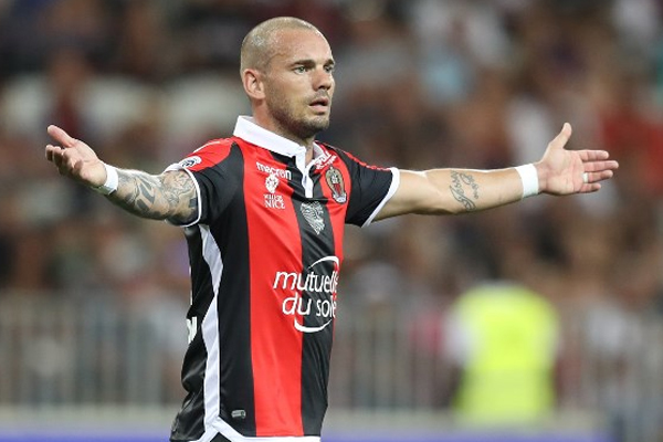 Galatasaray'dan ayrılarak Nice kadrosuna katılan Wesley Sneijder, uzun süre ayrı kaldığı yeşil sahalara dönüş hazırlığında.
