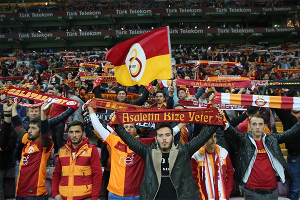 Süper Lig’de seyirci ortalamaları geçtiğimiz yıla oranla artışa geçti. Özellikle geçtiğimiz yıl stadyumlarını dolduramayan takımların seyirci ortalamalarında meydana gelen artış yüzleri güldürdü.
