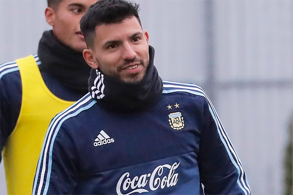 Sergio Aguero Amsterdam'da geçirdiği trafik kazasında kaburgalarını zedeleyince bir süre sahalardan uzak kalmıştı. 
