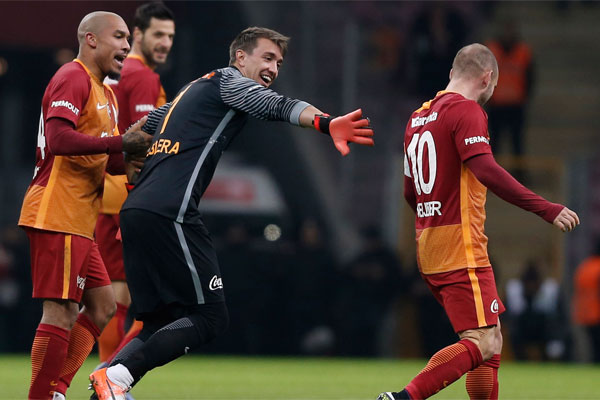 Hollanda'da yayın yapan bir spor dergisi olan Voetbal International, Wesley Sneijder hakkında çok konuşulacak bir iddiayı ortaya attı.
