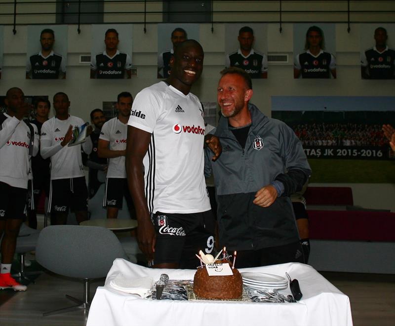 Demba Ba'ya sürpriz doğum günü!