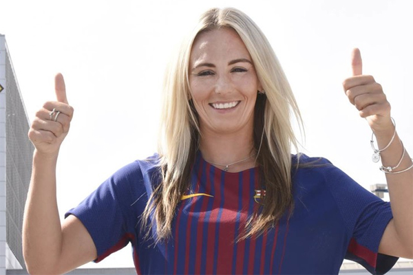 Futbolda yeni sezon öncesi transferler baş döndürürken, İspanya’dan farklı bir ‘bomba’ transfer haberi geldi. Barcelona, bu kez kadın futbolunun Britanyalı yıldız forveti Toni Duggan’ı renklerine bağladı.