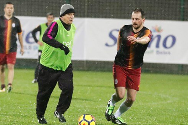 Devre arası kampı için Antalya'da bulunan Galatasaray'da teknik ekip ile basın mensupları maç yaptı.
