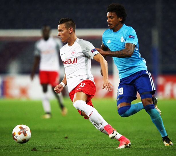 Ada devleri onun peşinde