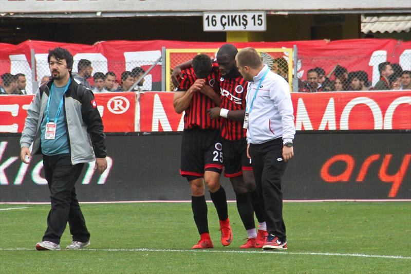 Alper Uludağ gözyaşlarını tutamadı