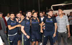 Akhisarspor'a çılgın karşılama