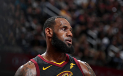 LeBron James tarihi imzayı atacak mı?