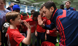 Mesut Özil İngiltere'de gündemde