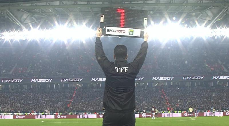 Türkiye Futbol Federasyonu Mehmet Büyükekşi, beIN SPORTS'a verdiği özel röportajda Spor Toto Süper Lig'de ikinci yarı itibarıyla uzatma dakikalarının değişeceğini söylemişti.