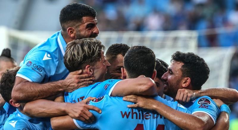 Spor Toto Süper Lig'in son şampiyonu Trabzonspor'da gerek kadro gerekse oyuncu bazlı değişimler yaşanıyor. Yaz transfer döneminde Anthony Nwakaeme, Andreas Cornelius gibi isimlerle yollarını ayıran Karadeniz temsilcisi, Maxi Gomez, Trezeguet ve Umut Bozok gibi isimlerle anlaşma sağladı ve takımda tabiri caizse 'değişim rüzgarları' esti. İşte yeni Trabzonspor futbolcuların ligin ilk 7 haftasında ulaştığı istatistikler...